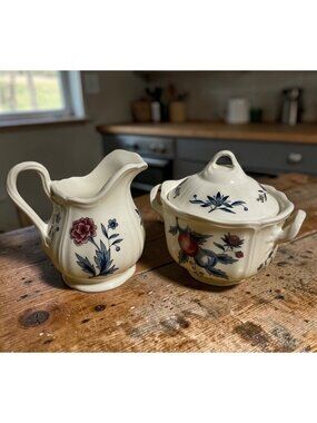 Wedgwood Williamsburg Potpourri Creamer & Sugar Set Floral Design Small VTG 90s